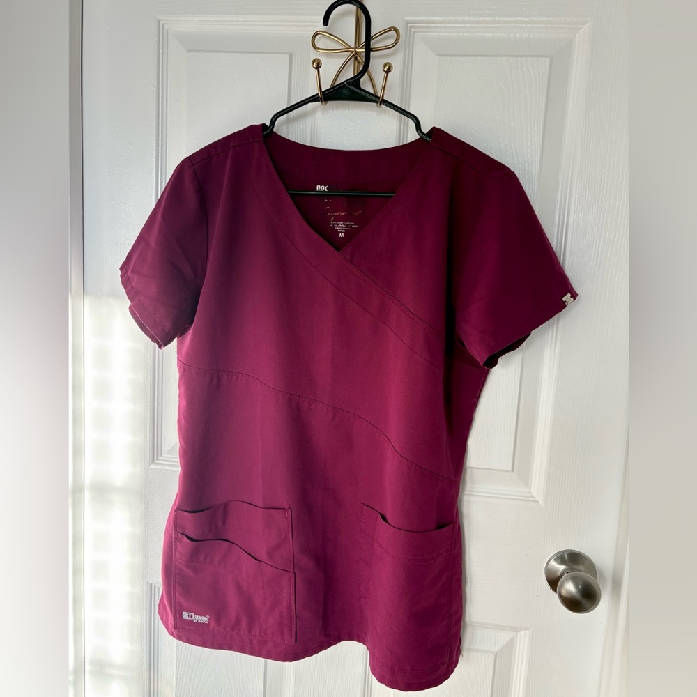 Grey’s Anatomy Scrub Set - Women’s Maroon V-neck top and Pants Medium - Picture 4 of 14